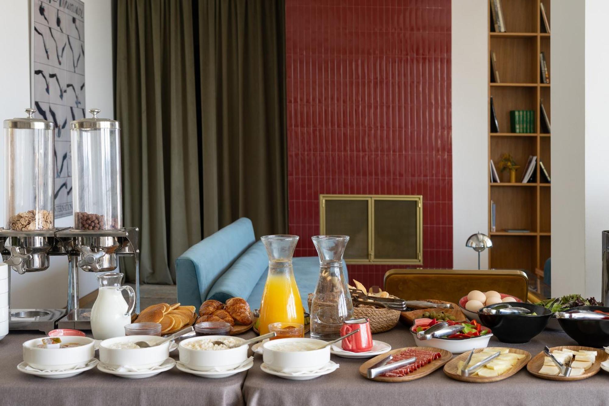 Castor & Pollux Hotel Tbilisi Buitenkant foto