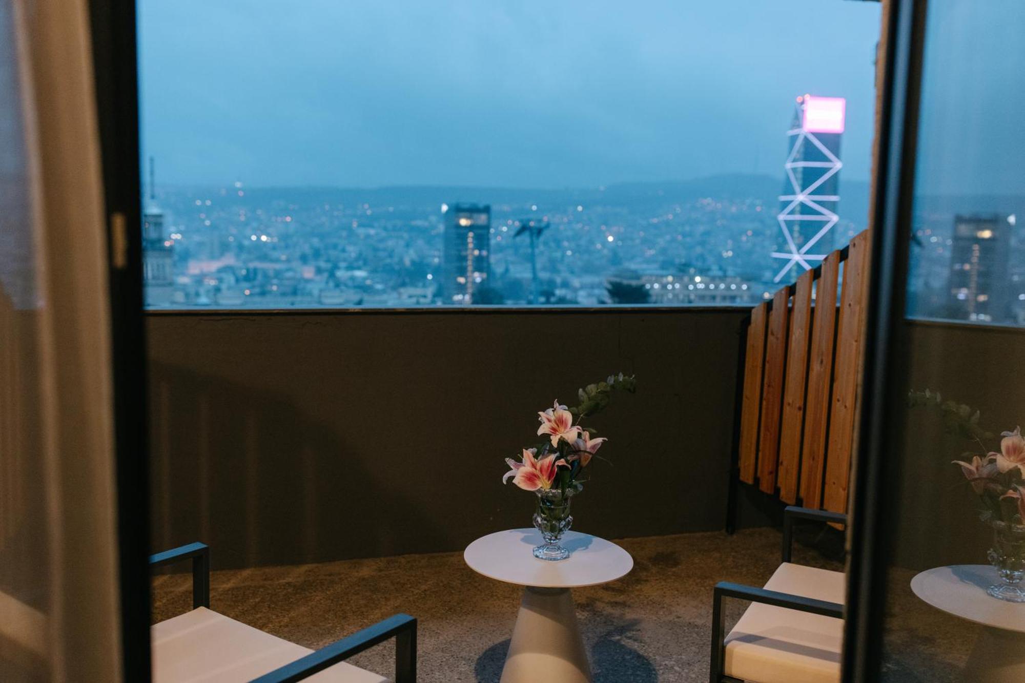 Castor & Pollux Hotel Tbilisi Buitenkant foto