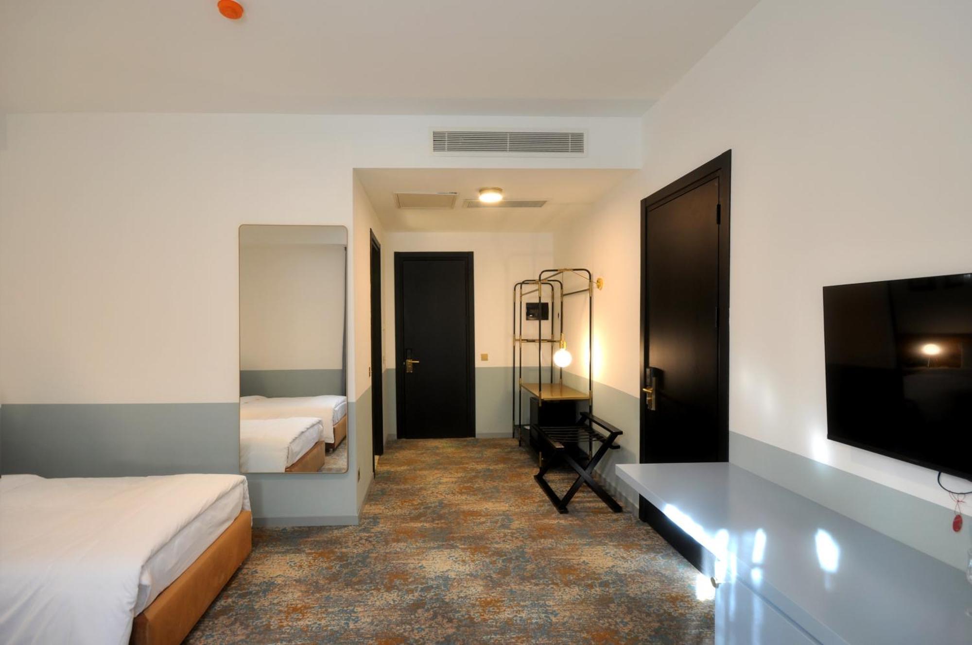 Castor & Pollux Hotel Tbilisi Buitenkant foto