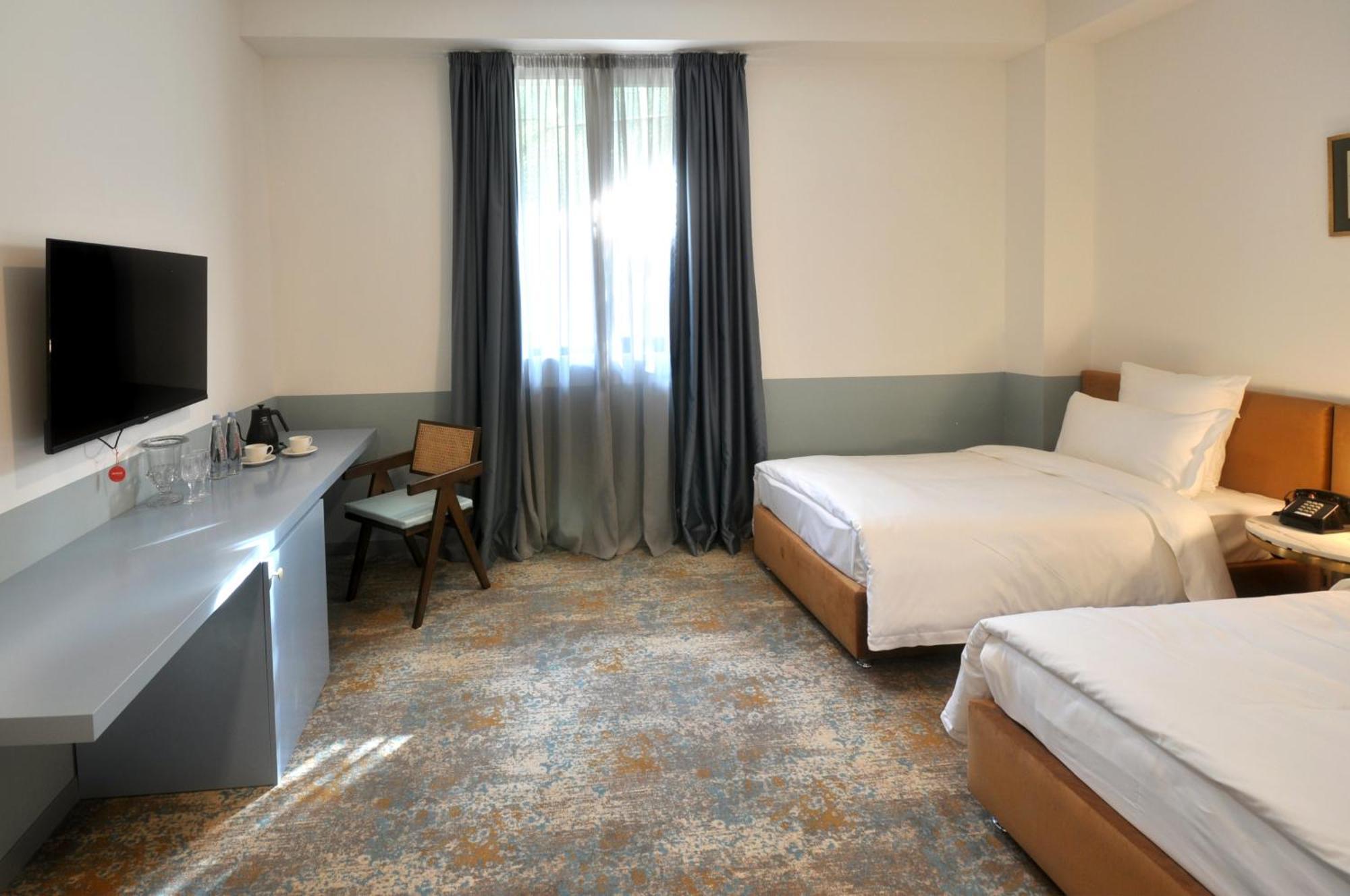 Castor & Pollux Hotel Tbilisi Buitenkant foto