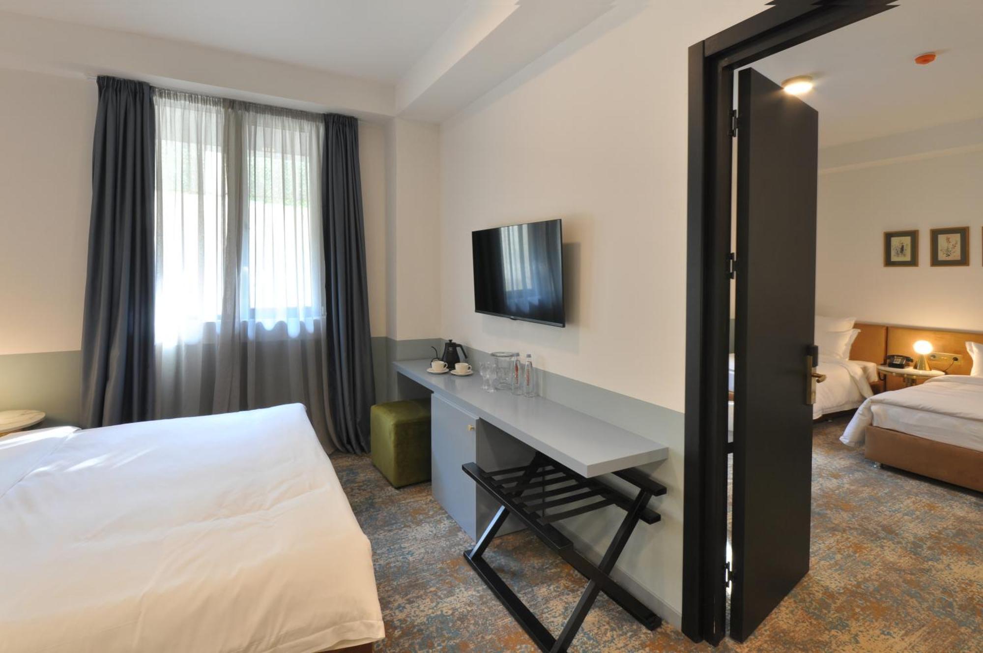 Castor & Pollux Hotel Tbilisi Buitenkant foto